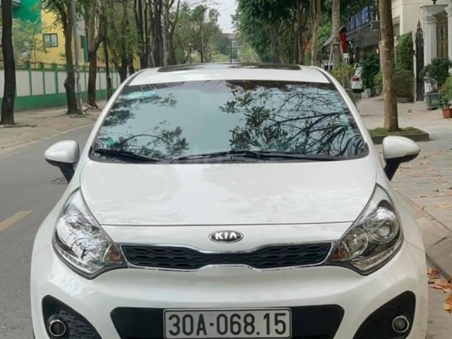 Cần bán nhanh Kia Rio sản xuất 2013, màu trắng, nhập khẩu nguyên chiếc