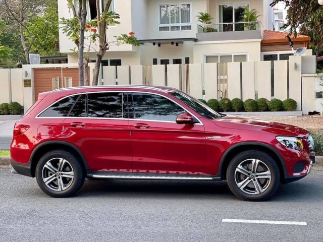 Cần bán xe Mercedes 250 đời 2017, màu đỏ, giá bán 1,550 tỷ0