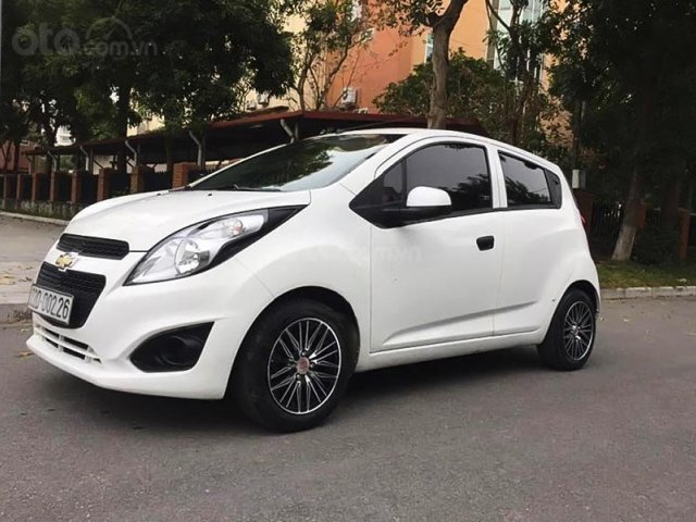 Cần bán gấp Chevrolet Spark sản xuất năm 2016, màu trắng còn mới0