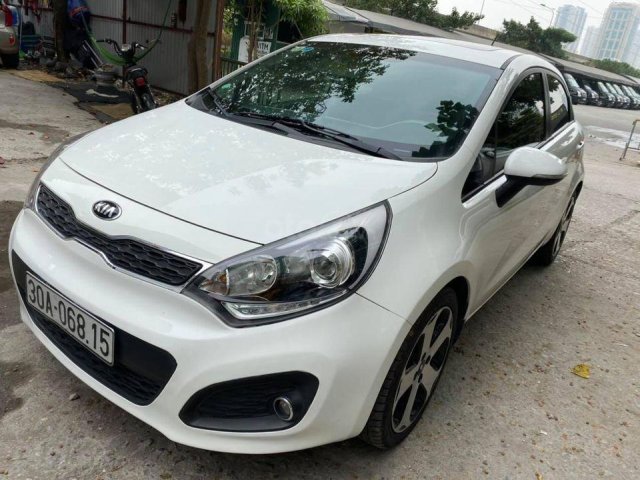 Cần bán Kia Rio sản xuất năm 2013, màu trắng, nhập khẩu0