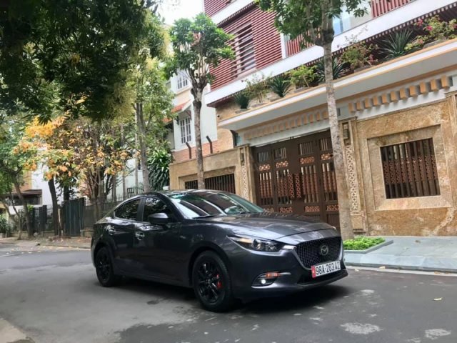 Bán xe Mazda 3 năm sản xuất 2019, màu xám, xe lướt như mới