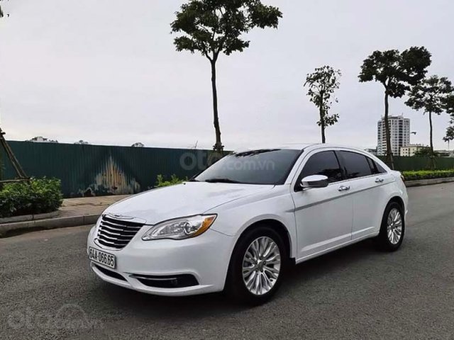 Cần bán gấp Chrysler 200 2.4 AT năm sản xuất 2011, màu trắng, nhập khẩu0