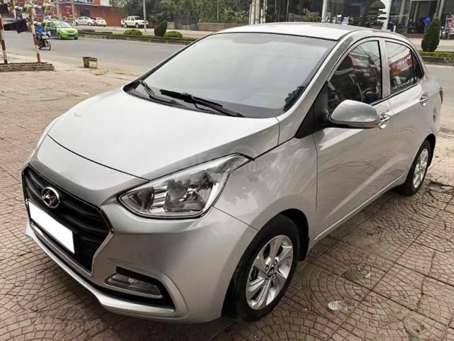 Bán xe Hyundai Grand i10 AT năm sản xuất 2017, màu bạc