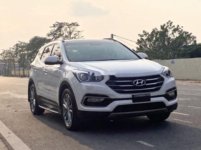 Cần bán lại xe Hyundai Santa Fe năm sản xuất 2019 còn mới giá cạnh tranh0