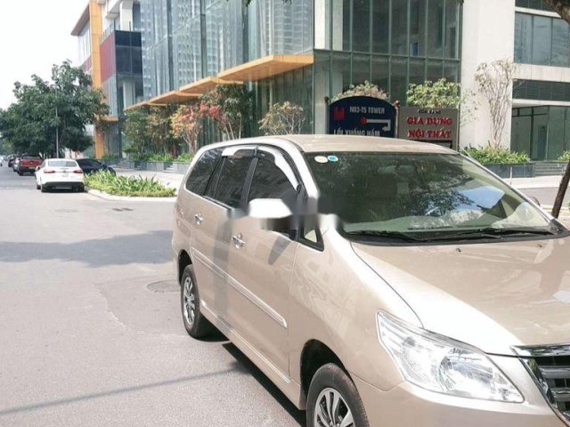 Cần bán lại xe Toyota Innova sản xuất năm 2015