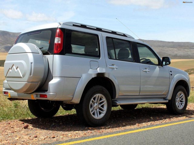 Cần bán gấp Ford Everest sản xuất 2009, giá mềm