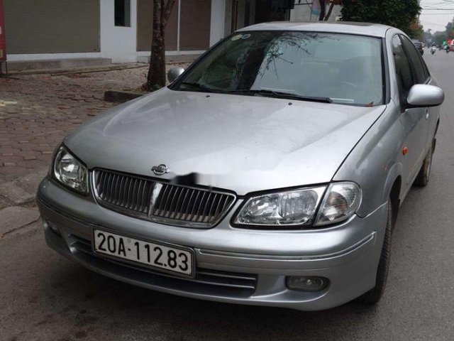 Cần bán xe Nissan Sunny 2002, màu bạc, nhập khẩu