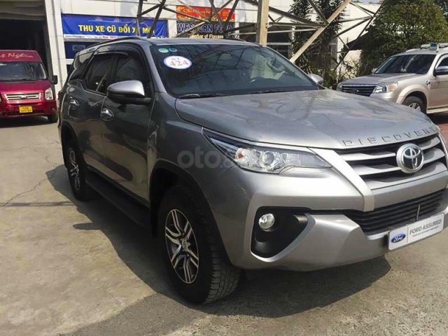 Cần bán lại xe Toyota Fortuner 2.4G số sàn sản xuất năm 2018, màu bạc0