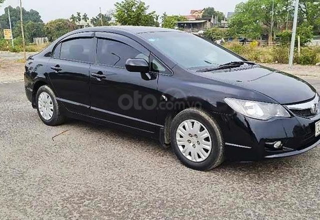 Cần bán xe Honda Civic 1.8 MT sản xuất năm 2010, màu đen0