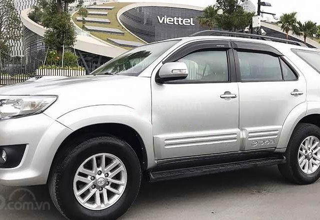 Bán Toyota Fortuner 2.5G năm 2014, màu bạc, giá tốt0