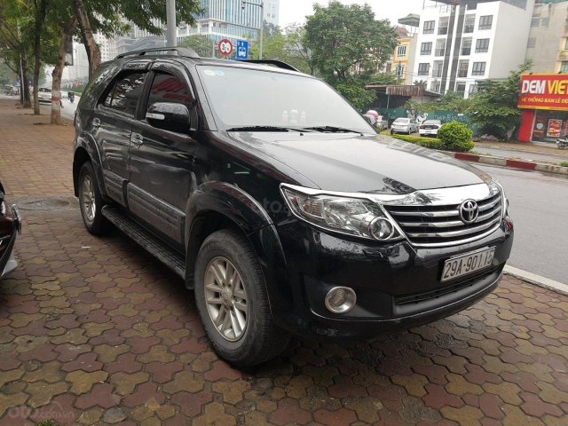 Ở đây có Toyota Fortuner 4x2 đen 2013 sang - xịn - mịn