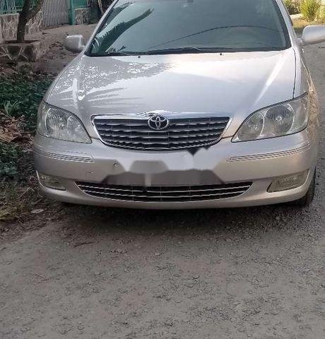 Bán xe Toyota Camry sản xuất năm 2002 còn mới