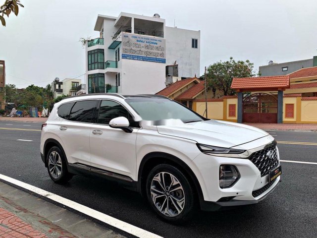 Cần bán xe Hyundai Santa Fe năm sản xuất 2019 còn mới