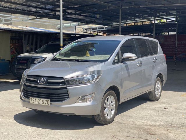 Bán Toyota Innova năm sản xuất 2017, màu bạc