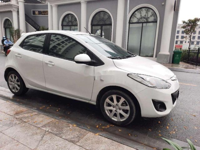 Cần bán xe Mazda 2 đời 2012, màu trắng, nhập khẩu nguyên chiếc còn mới, 288tr