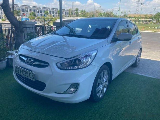 Bán Hyundai Accent năm 2014, màu trắng còn mới0