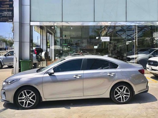 Xe Kia Cerato 1.6 Luxury đời 2019, màu bạc còn mới, giá tốt