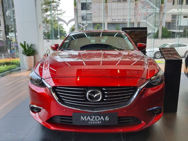 Mazda 6 Luxury 2.0L - xe mới giá như xe lướt0