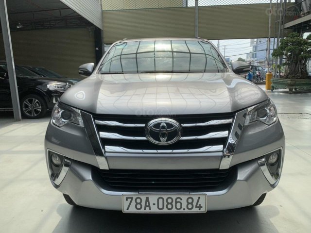 Bán xe Toyota Fortuner màu bạc, xe gia đình đi nên đẹp như mới, có trả góp0