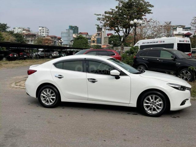 Cần bán Mazda 3 đời 2018, màu trắng