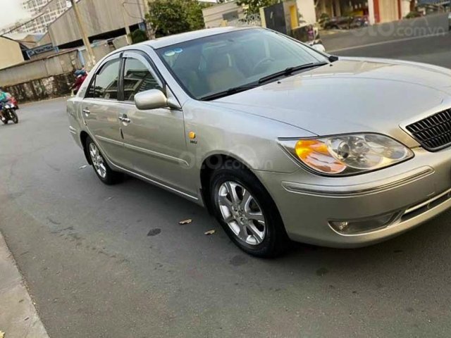 Cần bán xe Toyota Camry 2.4G năm 2005, màu vàng cát, giá tốt
