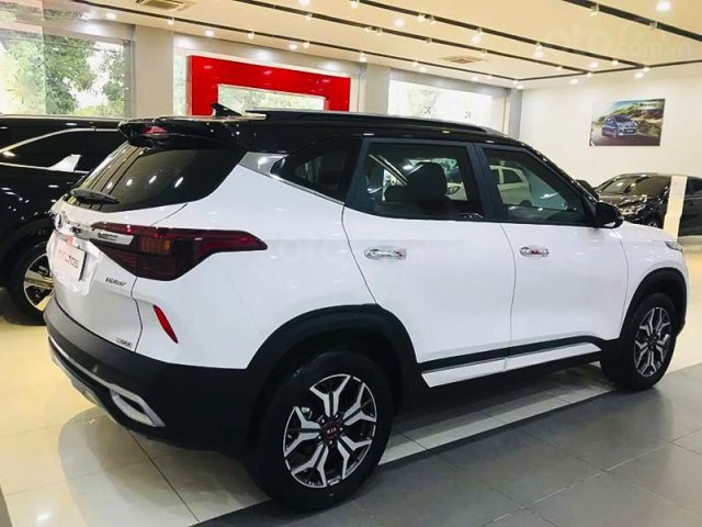 Bán Kia Seltos Luxury 1.4 AT sản xuất 2021, màu trắng, giá tốt