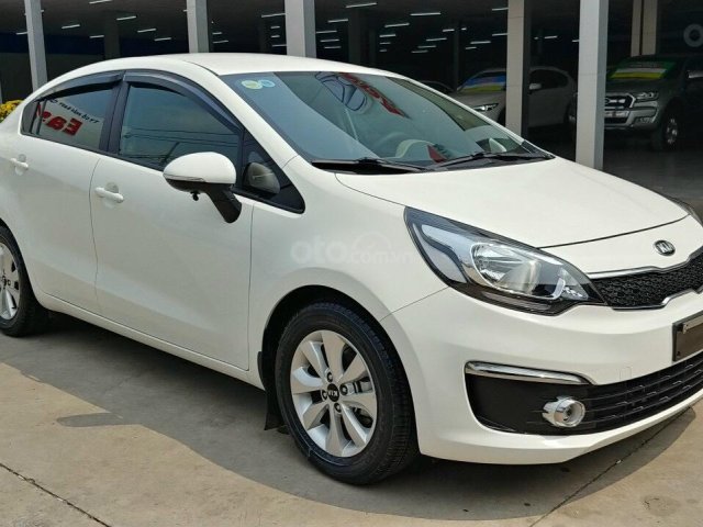 Kia Rio AT 2016, màu trắng, odo 27.000km, biển số TP. HCM