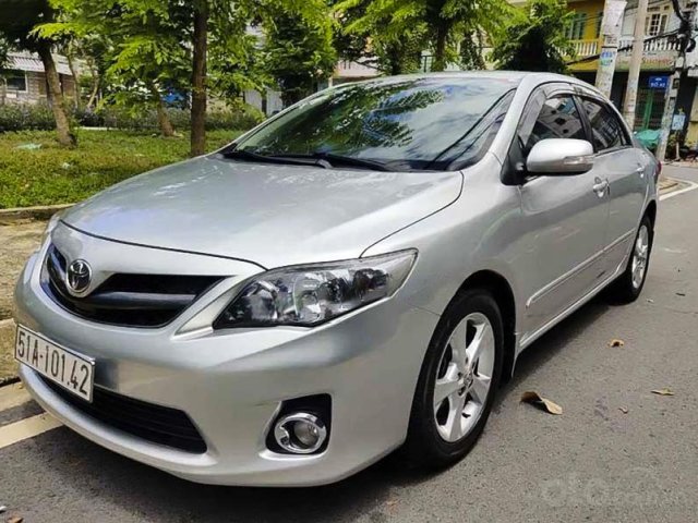 Bán Toyota Corolla Altis 2.0V năm 2011, màu bạc