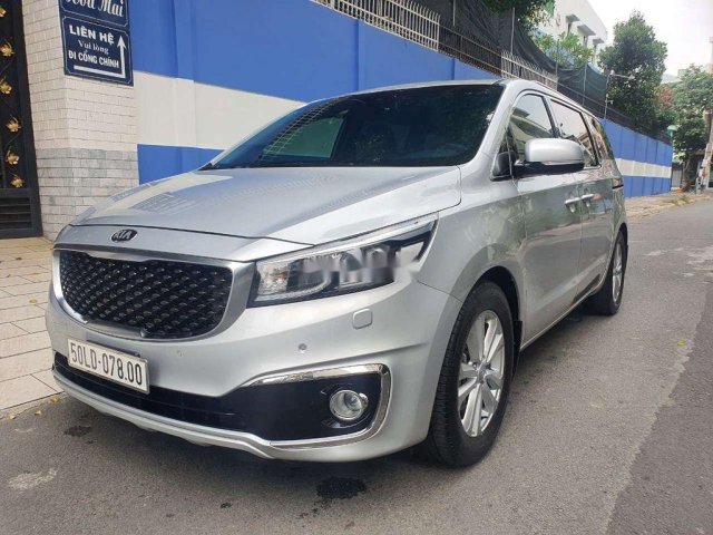 Bán Kia Sedona đời 2016, màu bạc0