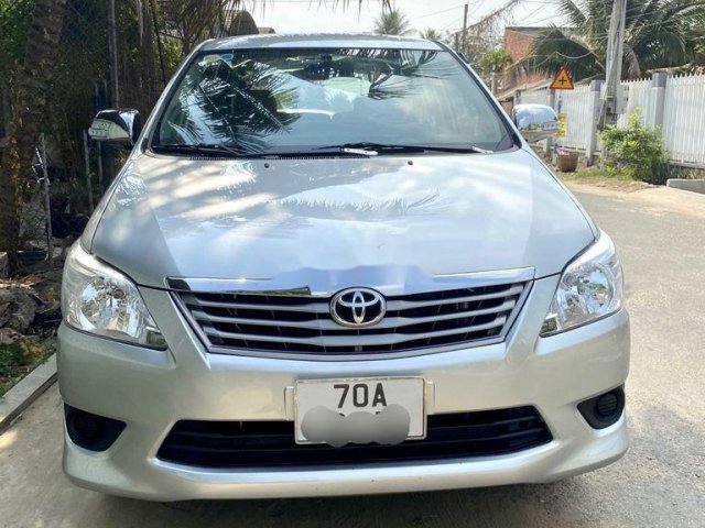 Cần bán gấp Toyota Innova sản xuất năm 2012 còn mới