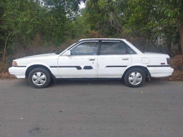 Bán Toyota Camry đời 1988, màu trắng chính chủ, giá chỉ 45 triệu