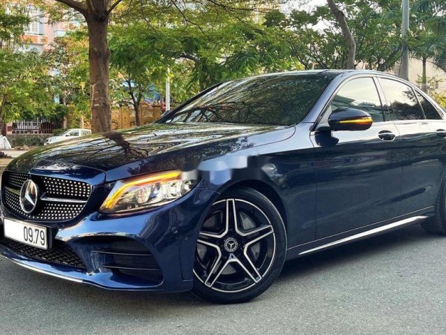 Cần bán lại xe Mercedes C300 AMG năm 2019, màu xanh lam0