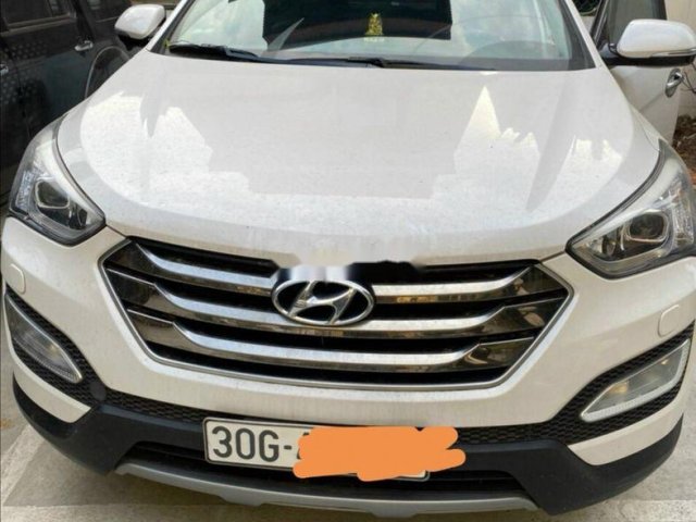 Cần bán gấp Hyundai Santa Fe năm 2015, màu trắng còn mới, 740tr