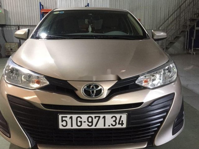 Cần bán lại xe Toyota Vios năm 2019, màu vàng, giá chỉ 425 triệu0