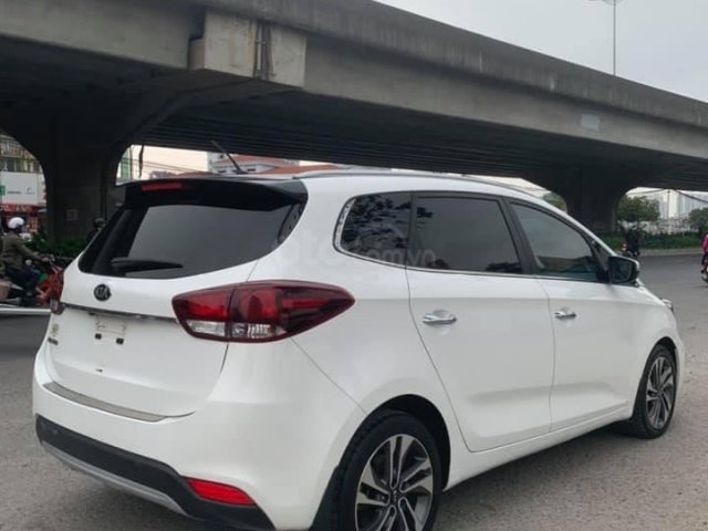 Bán xe Kia Rondo đời 2017, màu trắng giá cạnh tranh0