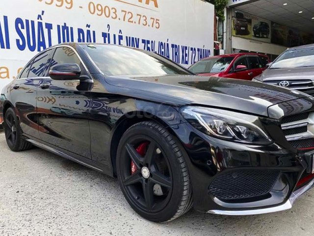 Xe Mercedes C300 AMG đời 2016, màu đen, xe chính chủ