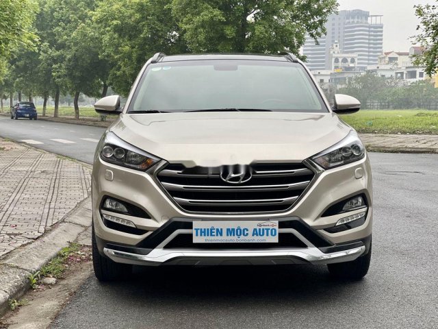 Xe Hyundai Tucson, vàng cát năm sản xuất 2018, giá chỉ 819 triệu