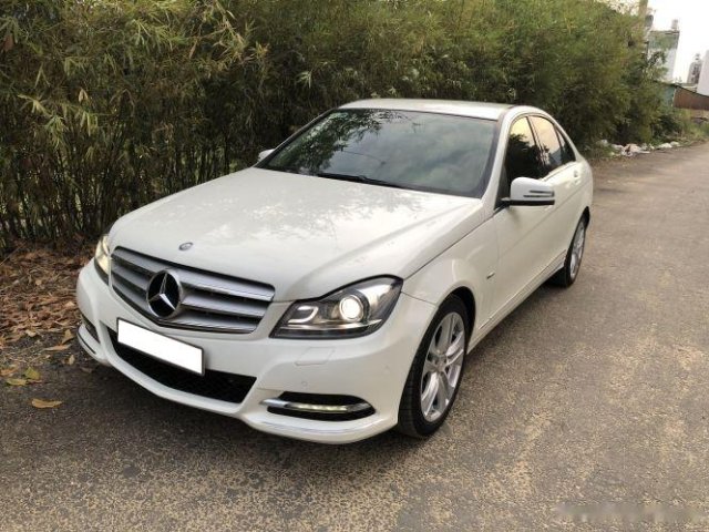 Bán Mercedes C200 2012, số tự động, màu trắng rất đẹp