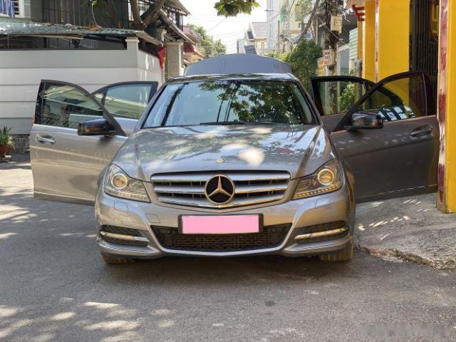 Bán Mercedes C class sản xuất 2012, màu xám còn mới0