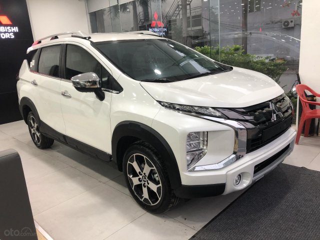 Mitsubishi Xpander Cross giá tốt, xe giao ngay, trả góp tới 85% xe