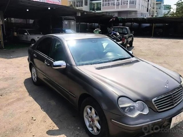 Bán Mercedes C class năm 2002, màu xám còn mới0