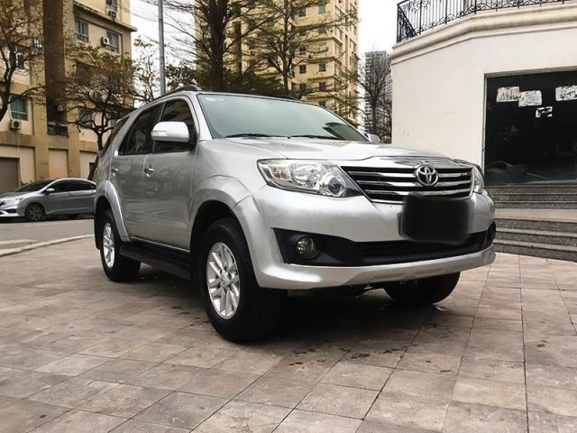 Bán xe Toyota Fortuner năm 2012, màu bạc còn mới