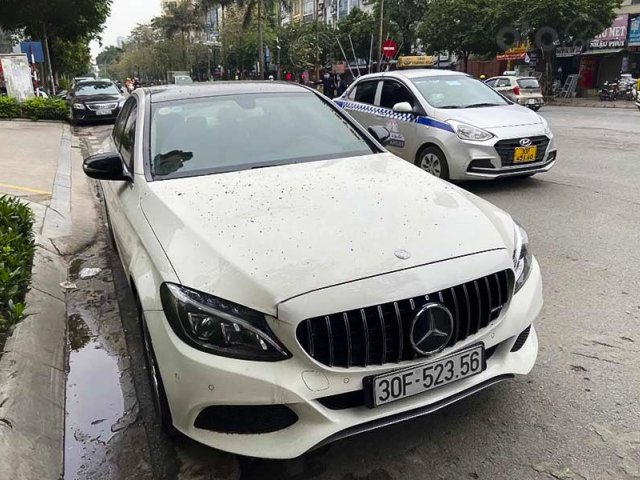 Bán Mercedes C class năm sản xuất 2016, màu trắng còn mới