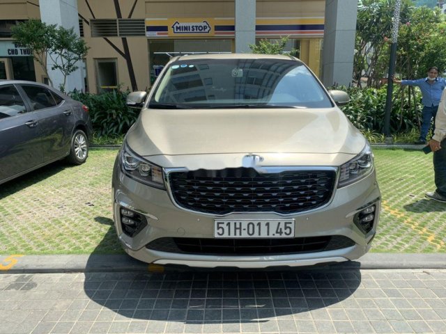 Cần bán gấp Kia Sedona DATH Platinum sản xuất 2019, màu vàng cát