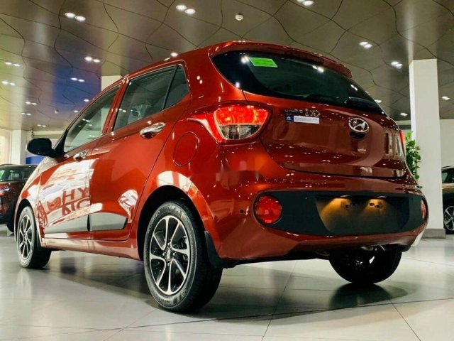 Cần bán xe Hyundai Grand i10 năm sản xuất 2021, màu đỏ, nhập khẩu 