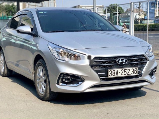 Bán ô tô Hyundai Accent 2019, màu bạc chính chủ, giá 428tr