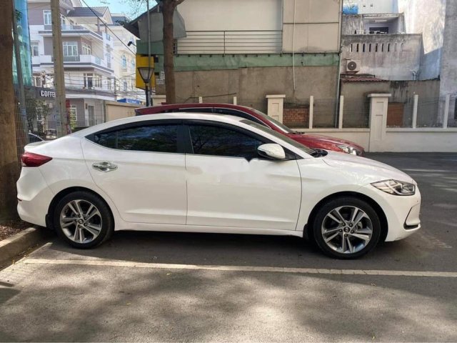 Bán Hyundai Elantra đời 2016, màu trắng 