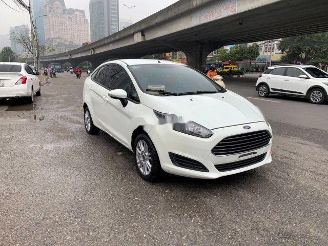 Cần bán xe Ford Fiesta đời 2015, màu trắng còn mới