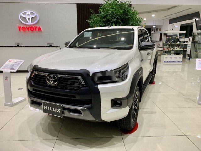 Cần bán Toyota Hilux năm sản xuất 2021, màu trắng, nhập khẩu nguyên chiếc