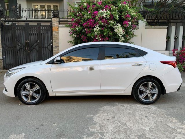 Bán Hyundai Accent 2018, màu trắng, xe nhập0